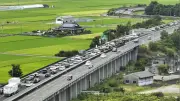 Ｕターンラッシュ始まる、九州道で最大１０キロ渋滞