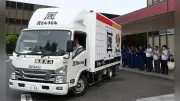 資さんうどん、熊本地震被災地へキッチンカーで肉ごぼ天うどん提供
