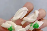 うどんネイルが話題、本物そっくりのクオリティに驚きの声