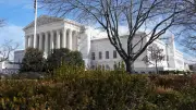米最高裁、トランプ政権の郵便投票制限命令を当面容認　11月中間選挙控え