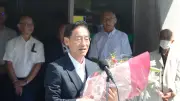 和歌山市・尾崎太郎市長が初登庁「たくさんの笑顔で元気に」