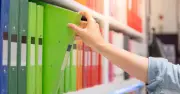 会社と個人の備品の線引きはどこ？ キャビネット購入の判断基準を社労士が解説