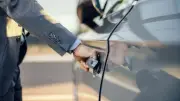 富裕層が高級外車SUVを買えない理由…今、日本車ランドクルーザーに注目が集まる