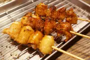 大泉学園に「やきとり にしだ場」オープン、焼き立て串と自由に注げるホッピーが魅力