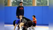 育英大レスリング部・柳川総監督、アジア大会へ2選手を指導 「親心で」個性に寄り添う指導法