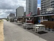 大阪・十三の淀川河川敷に屋台22店舗がグランドオープン
