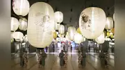 空庭温泉で妖怪祭、30種の妖怪ちょうちんが涼演出