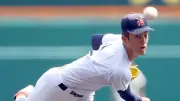 横浜、昨夏王者・沖縄尚学を7-2で撃破 織田が12奪三振の力投