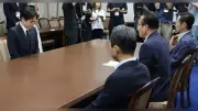 横浜市長に辞職申し入れ、維新は不信任決議案提出へ