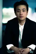 ヨン・サンホ監督最新作『顔 -かお-』28日公開 パク・ジョンミンが一人二役の多彩な“顔”を披露