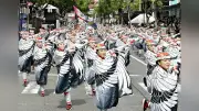 よさこい祭り本番、高知で熱気と笑顔の演舞