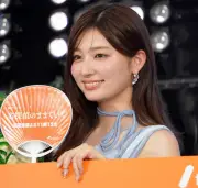 吉川愛、チョコとバニラを分けて食べる独特なアイスの食べ方に共演者驚き