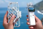 ZERO ZERO ROBOTICS、着脱式ジンバルカメラ搭載の自撮りドローン「HOVERAir VERSA」発表