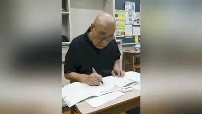 79歳で現役高校生に、加藤さん「毎日の勉強が人生を豊かに」都留高校定時制で学ぶ
