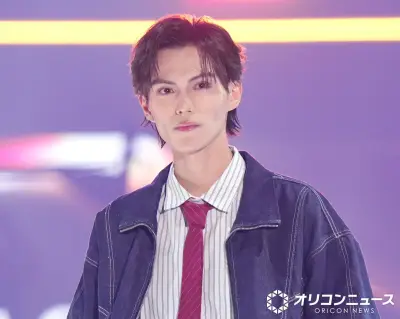 簡秀吉、TGC初ランウェイで“視線ロック” ウインク2連発に会場大歓声