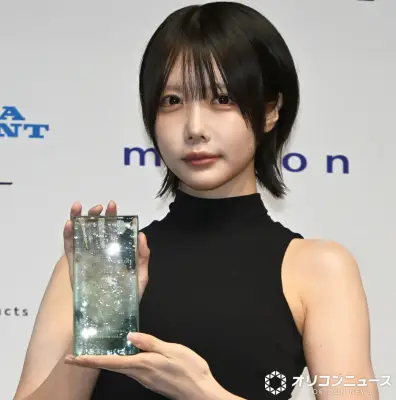 あの、美へのこだわりは「毛先1本1本」 強めメイクで授賞式に出席