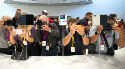 Apple初の折りたたみiPhone「iPhone Duo」発表 新CEOがAI時代の新構想を語る