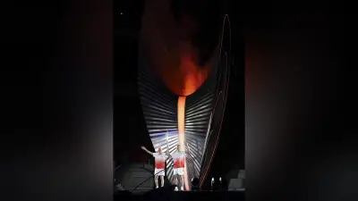 アジア大会開幕、聖火は室伏親子が点火…藤波朱理・中村輪夢が旗手に