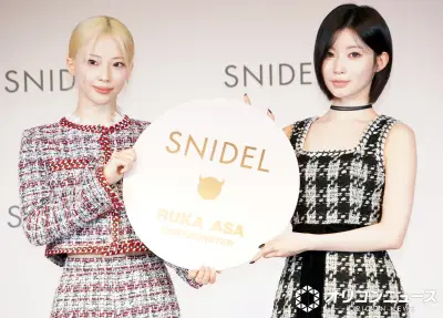 BABYMONSTER・RUKA&ASA、ツイード姿で美脚披露「SNIDEL」アンバサダー就任