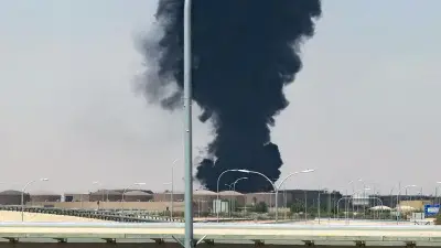 サウジ首都リヤドの空港近くで黒煙、フーシのミサイル攻撃か