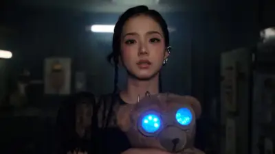 BLACKPINK・JISOO、ソロ新曲「CLICK」配信開始　MVでサイボーグ役に挑戦