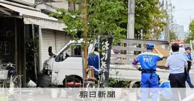 東京・江東の菓子店前で車が歩道に乗り上げ、女性2人けが