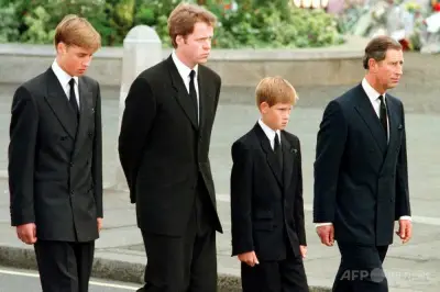 ダイアナ元妃の弟、回顧録でチャールズ国王の暴言暴露 物議に