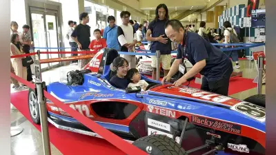 三重・鈴鹿市で初のモータースポーツフェスタ、F1マシン搭乗に列