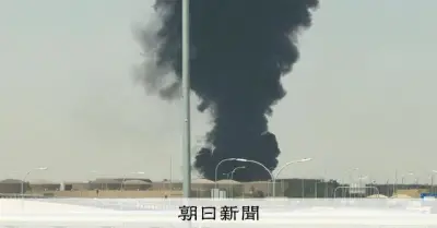 サウジ首都リヤドの空港近くで燃料タンク炎上、2度の爆発音も