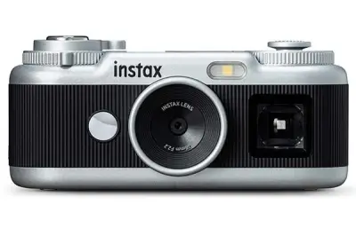 富士フイルム、手のひらサイズのカメラ「instax Pal 2」発表 クラシックデザインに刷新