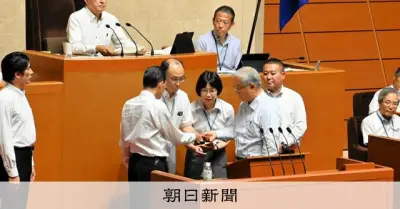 福岡県議会議長選、39票ずつの同数でくじ引き決着 自民・大島氏が新議長に