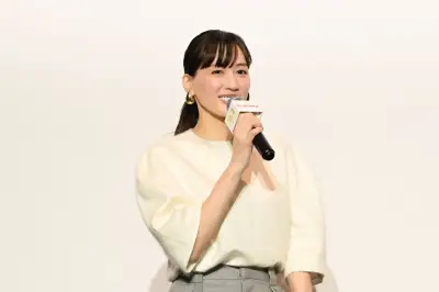 綾瀬はるか、大阪で関西弁「まいど！」映画『ファーストボイス』舞台挨拶に登場