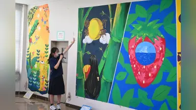 長与町図書館の閉館前に高校生が描くウォールアート展、『走れメロス』や『銀河鉄道の夜』から着想