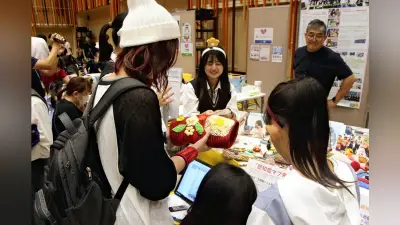 沼津で「ぬまづケアEXPO」開催 高校生が認知症マフPR