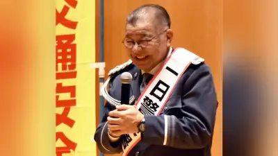 掛布雅之さんが一日署長、自転車ヘルメット着用呼びかけ 堺で秋の交通安全運動