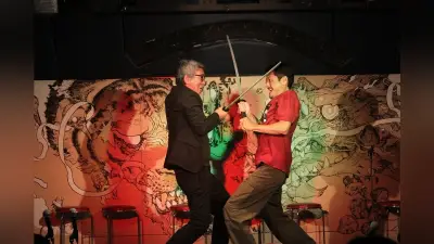 大葉健二さん追悼「還暦祭19」開催、盟友・新堀和男さんが車椅子で駆けつけ