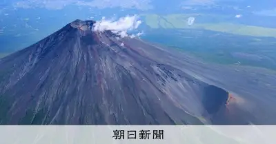 富士山開山中の遭難者63人、前年から25人増 下山中が約6割