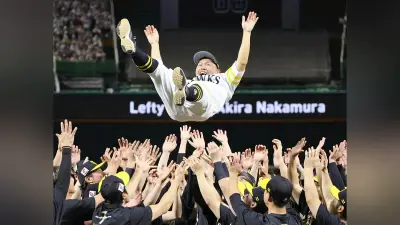 ソフトバンク中村晃、引退試合で初回二塁打 同期・岩崎翔との対決に「最高の野球人生」