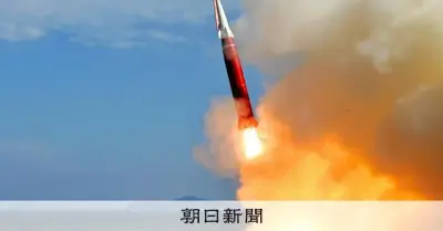 北朝鮮が新型兵器を試験、「火星11マ」改良型か 金正恩氏が視察
