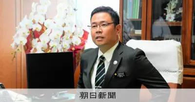 沖縄の古謝知事が初登庁、史上最年少42歳 国と協調姿勢