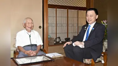 島根県「健康超寿者」に12人 100歳の宇都宮さんに知事が表彰状