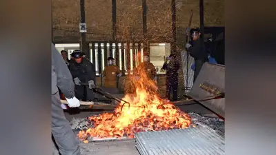 たたら吹き秋季操業、雲南市で18回目 鉧取り出し伝統体感