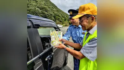 山口市で交通安全キャンペーン、梨入りチラシ配布