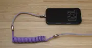3COINSの1320円「コイル充電ケーブルAtoC」を試す 伸縮式より“ラフ”に扱えて便利 ただしキーボードにはアンマッチ？
