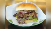 秋田の伝統食いぶりがっこをバーガーに ピクルス代わりに挟む新メニュー