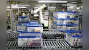 アマゾンジャパン、尼崎の物流拠点を公開 関西最大規模、ロボット約3000台配備
