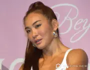 AYA、出産2日前まで62キロのバーベルでトレーニング 産後20日で腹筋出現