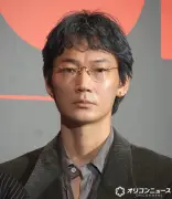 綾野剛、増量期の撮影でハプニング 末澤誠也が広背筋に隠れる「ずっと映らない」