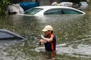 バンコク全域を洪水災害地域に指定、豪雨で約1000人避難