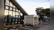 秋田・羽後町の図書館敷地にクマ、緊急銃猟で駆除　けが人なし
